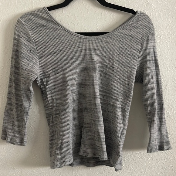 Alya Tops - Long sleeve grey crop shirt